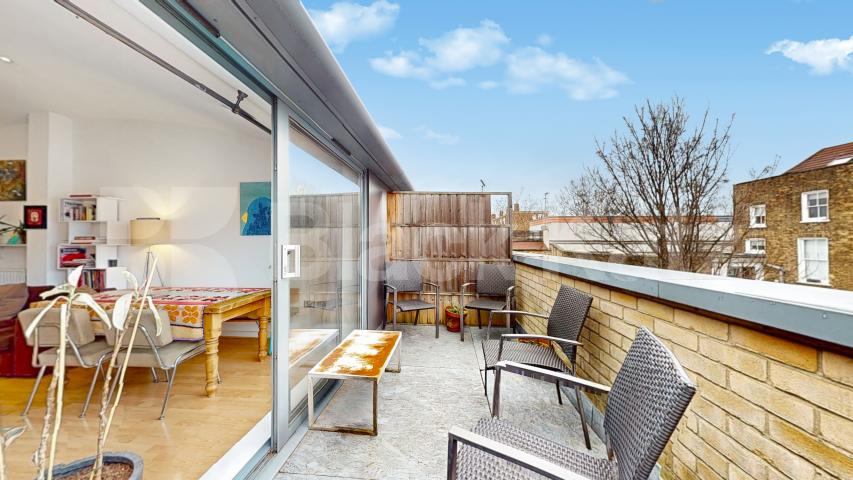 Elegant Two Bedroom Top Floor Residence with Private Balcony Barnsbury Grove, Caledonian Road / Kings Cross